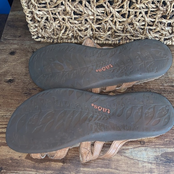 TAOS leather slip on adjustable SANDALS 19211 WOMENS SZ 7 NWOT never worn shoes - Picture 5 of 7